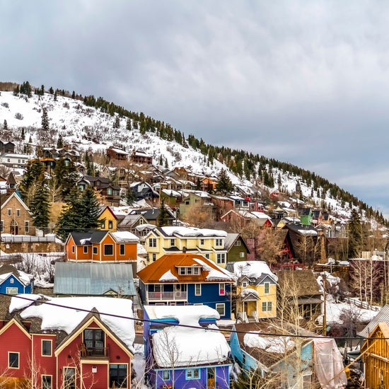 A batch of beautiful homes on a hill in Park City, Utah during the winter.
