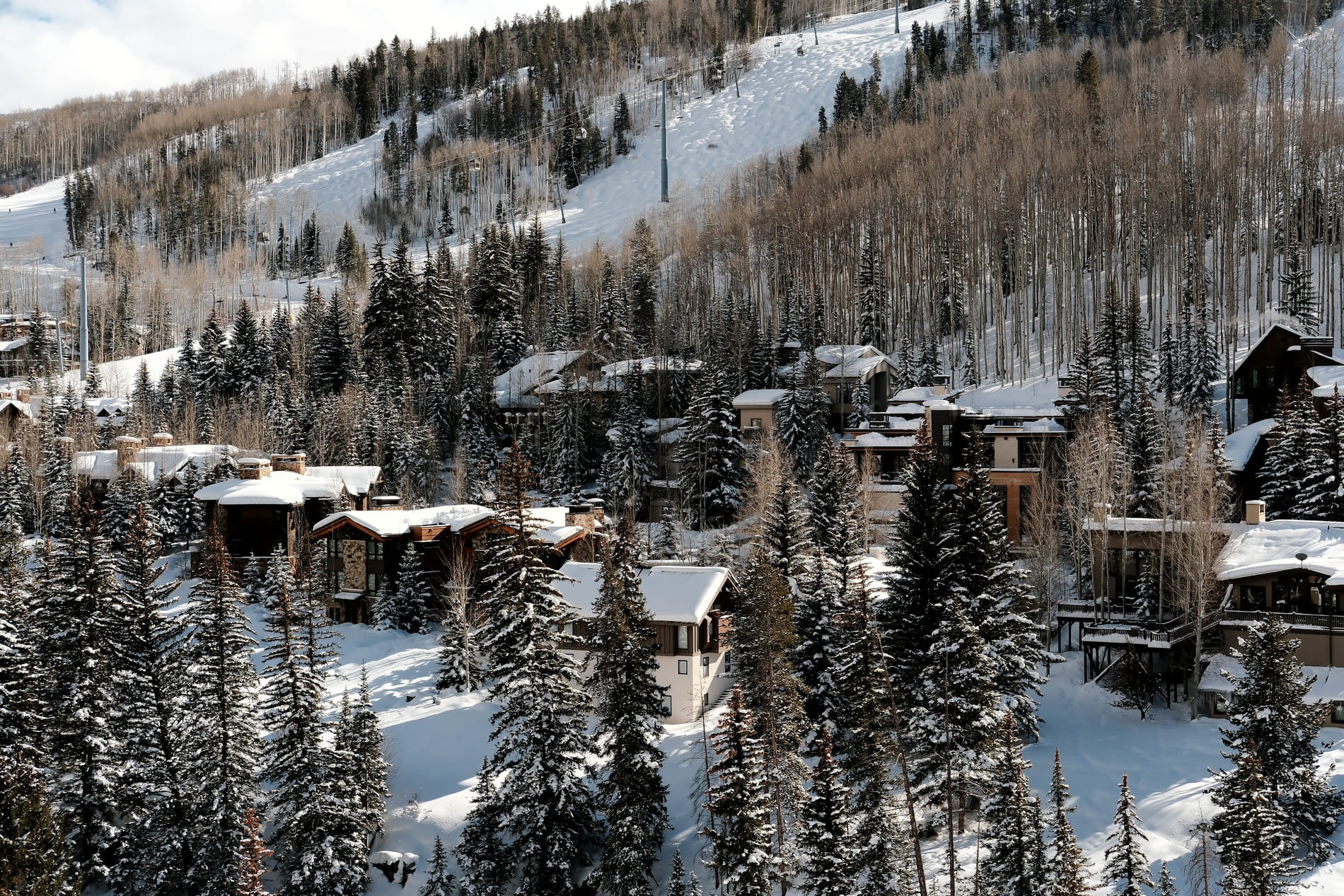 Mountain-side luxury homes near Jordanelle, UT